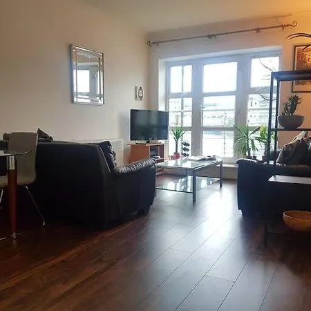 Apartamento Bright, Modern In Grand Canal Dock *