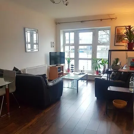 Bright, Modern In Grand Canal Dock *
